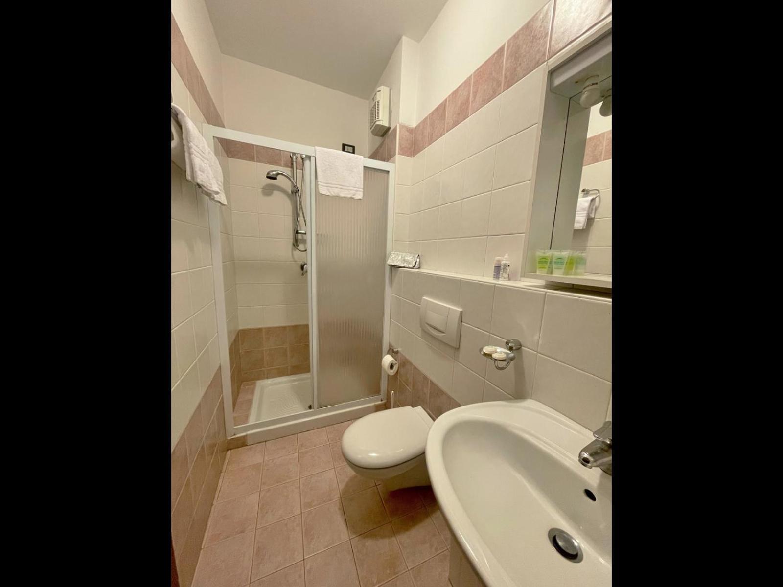 Residence Isolino แวร์บาเนีย ภายนอก รูปภาพ