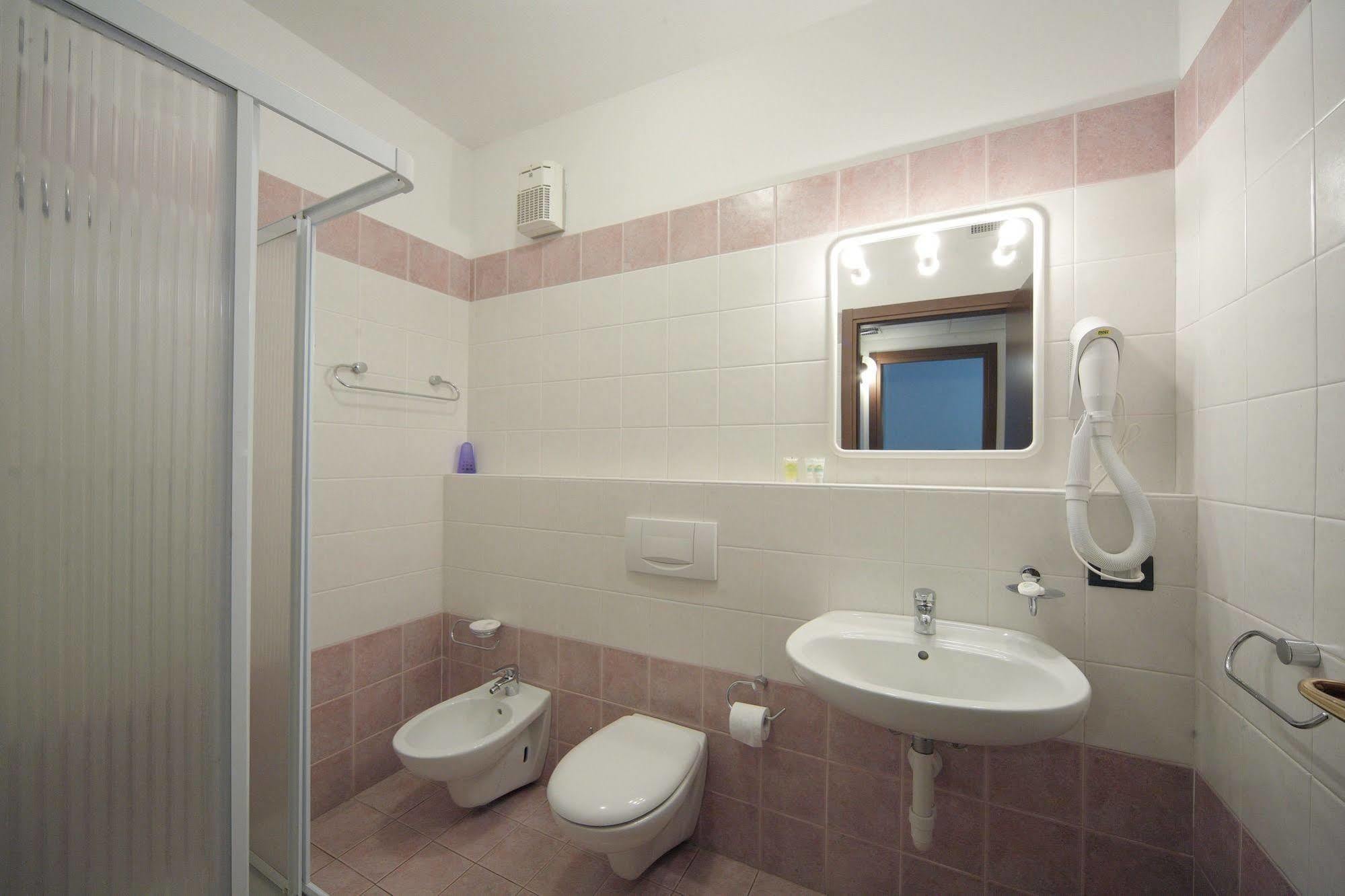 Residence Isolino แวร์บาเนีย ภายนอก รูปภาพ